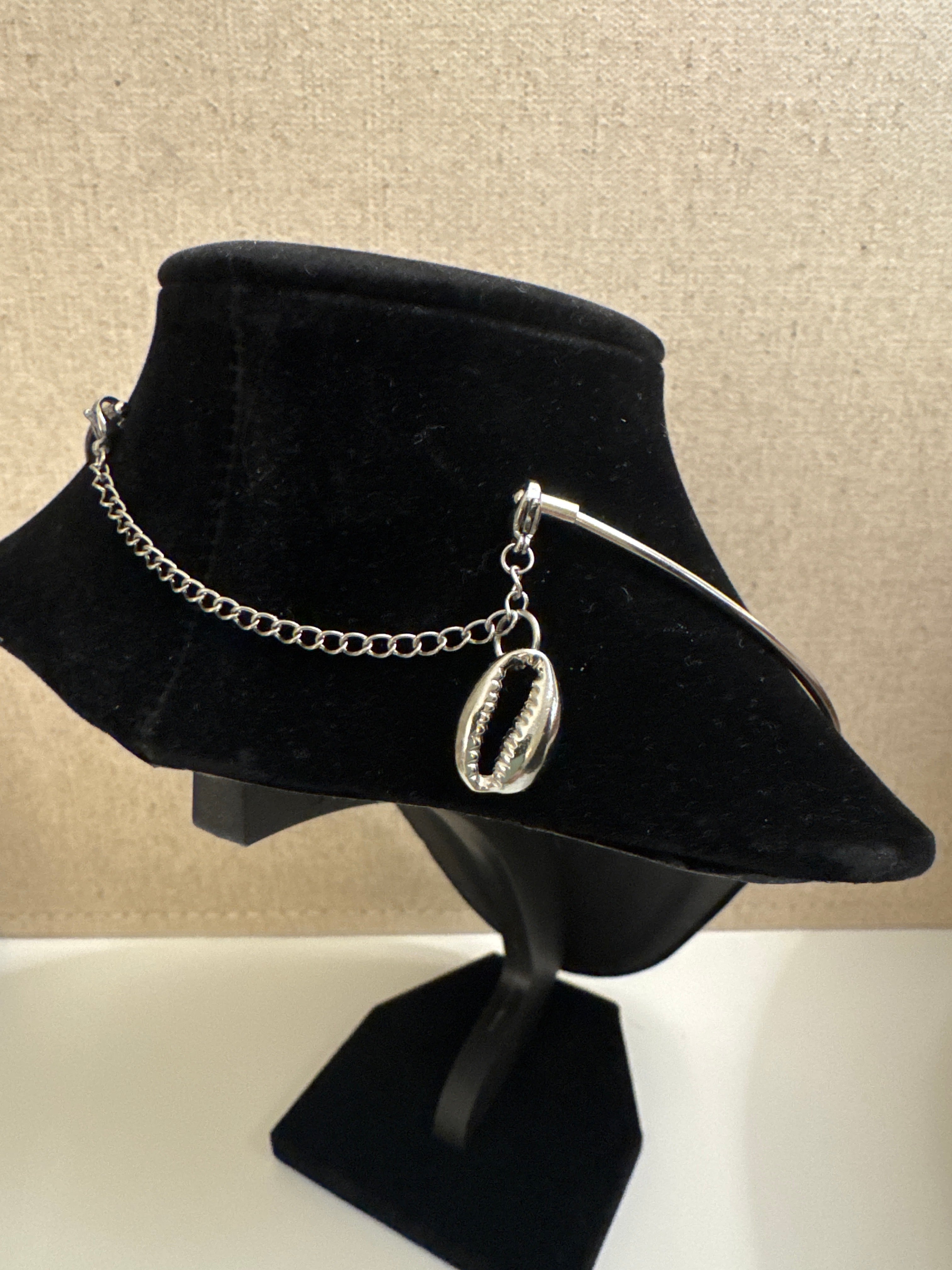 Chapin Collar Necklace – Minnow (Silver + White)