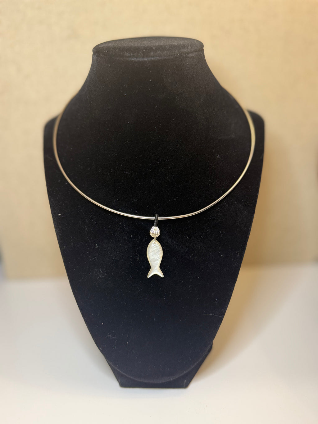 Chapin Collar Necklace – Minnow (Silver + White)